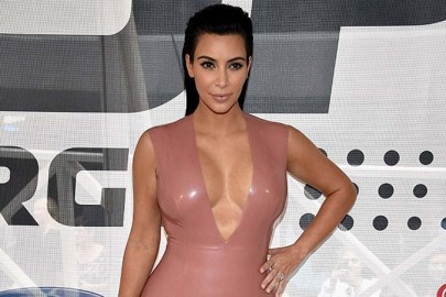 inspiringlife.pt - O Segredo de Kim Kardashian Para o Decote Sempre Perfeito