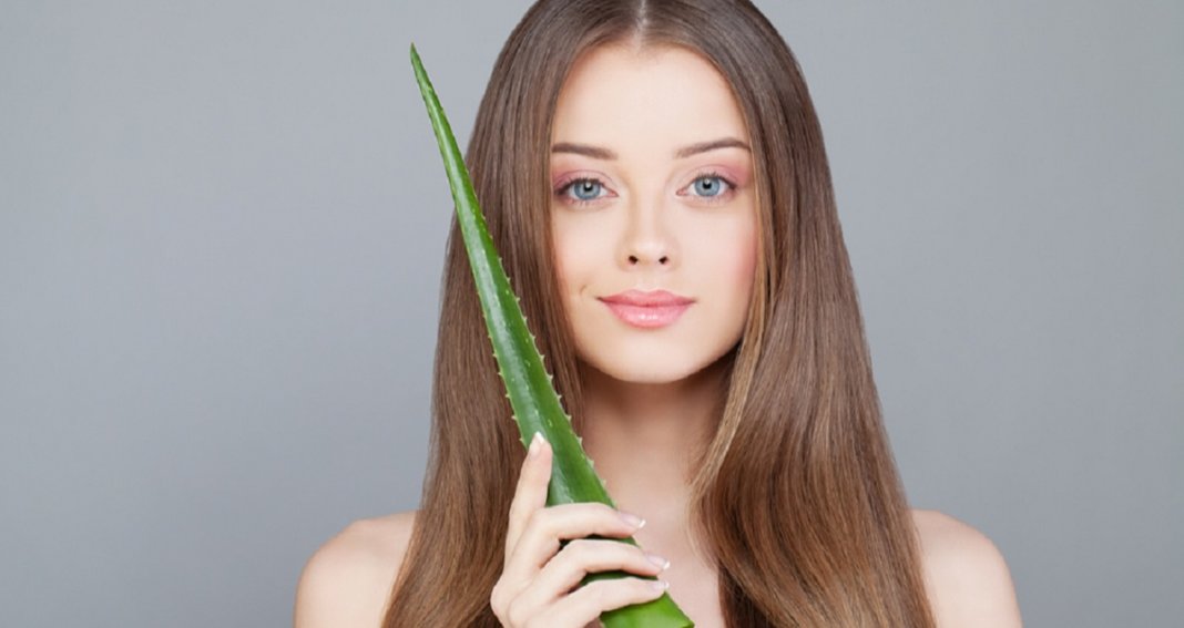 Ela Colocou Aloe Vera no Cabelo Por 5 Minutos, Surpreendente o Resultado!