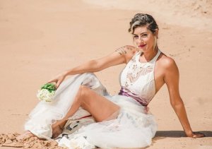 inspiringlife.pt - Mulher traída faz sessão fotográfica com vestido de noiva para festejar o divórcio