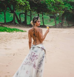 inspiringlife.pt - Mulher traída faz sessão fotográfica com vestido de noiva para festejar o divórcio