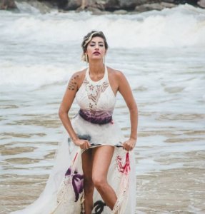 inspiringlife.pt - Mulher traída faz sessão fotográfica com vestido de noiva para festejar o divórcio