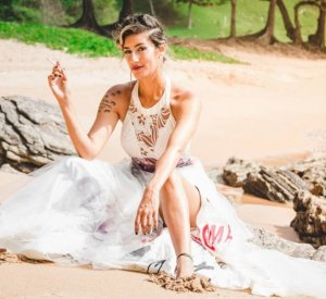 inspiringlife.pt - Mulher traída faz sessão fotográfica com vestido de noiva para festejar o divórcio