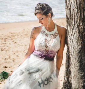 inspiringlife.pt - Mulher traída faz sessão fotográfica com vestido de noiva para festejar o divórcio