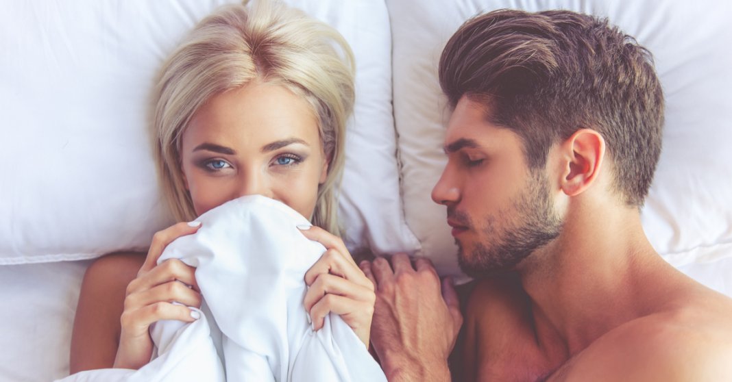5 motivos para convenceres a tua namorada a dormir sem roupa