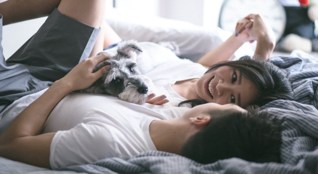 8 coisas que todos os casais felizes fazem antes de se deitarem