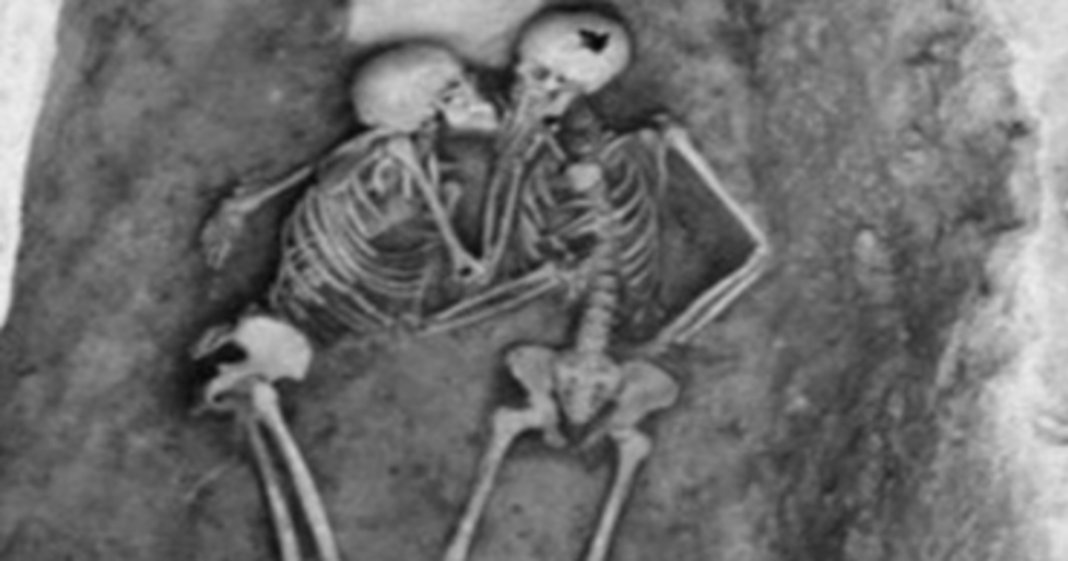 Esqueletos descobertos ao fim de 2800 anos deixam arqueólogos sem palavras