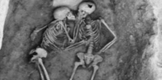 Esqueletos descobertos ao fim de 2800 anos deixam arqueólogos sem palavras