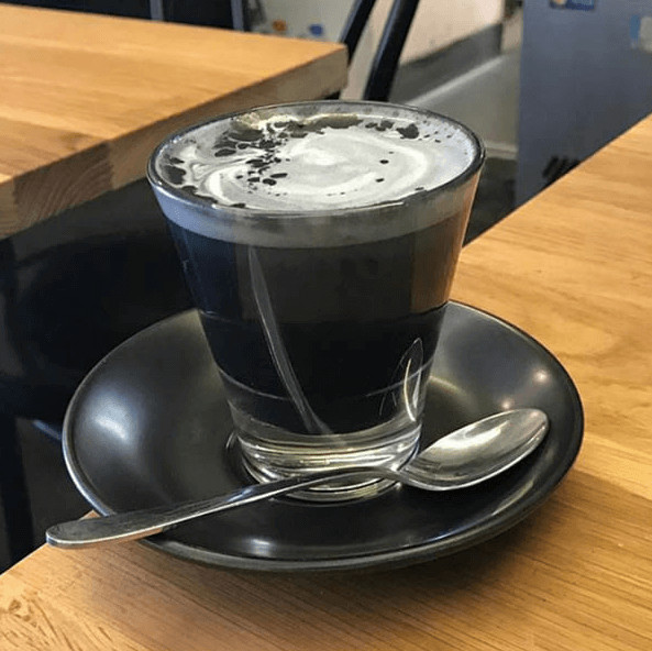 inspiringlife.pt - Galões góticos são a nova tendência alimentar dos cafés por todo o mundo