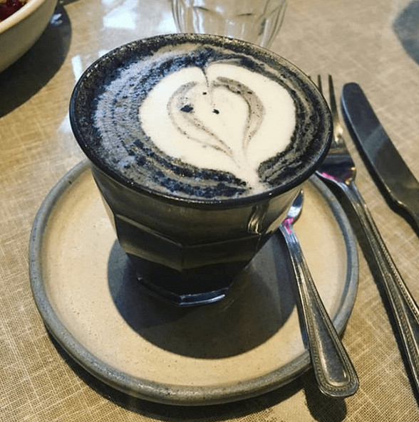 inspiringlife.pt - Galões góticos são a nova tendência alimentar dos cafés por todo o mundo