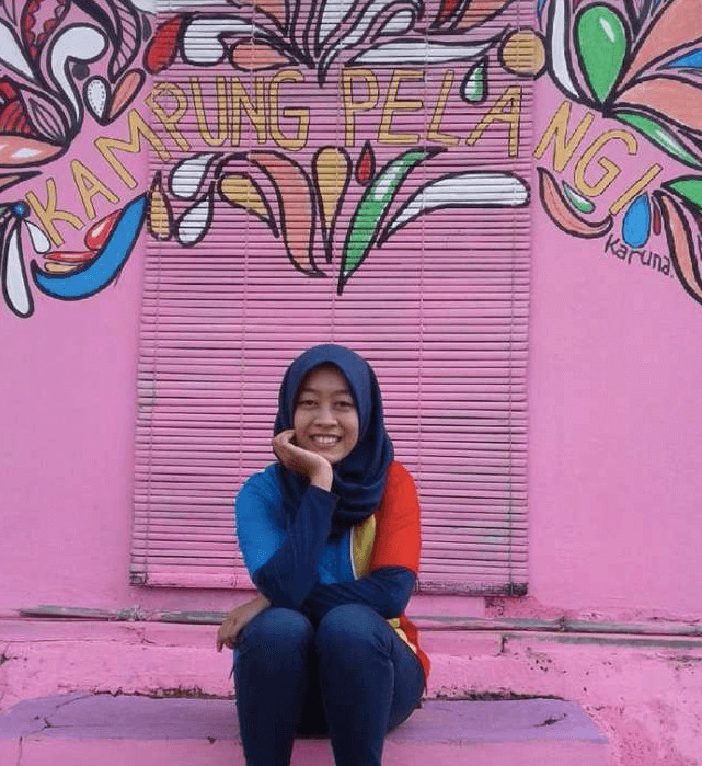 inspiringlife.pt - Governo indonésio pinta casas de favelas e o bairro vira arco-íris