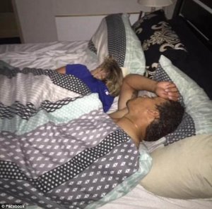 inspiringlife.pt - Homem apanha namorada com outro na cama e a sua reacção torna-se viral