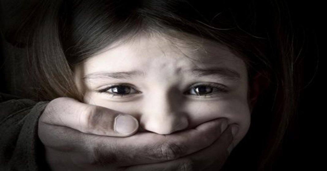 Crianças evitam um potencial sequestro graças a uma simples dica da mãe