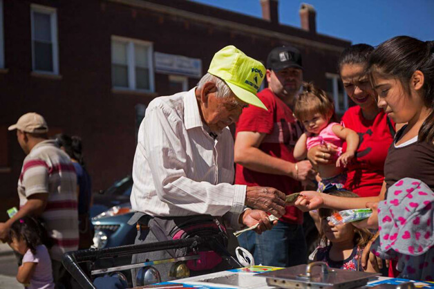 inspiringlife.pt - Foto de idoso de 90 anos a vender gelados viraliza e torna-se uma inspiração