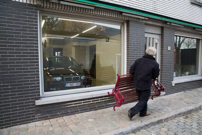 inspiringlife.pt - Homem proibido de fazer uma garagem criou uma óptima solução