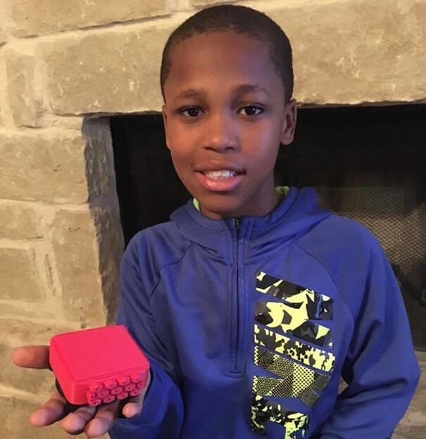 inspiringlife.pt - Menino de 10 anos inventa dispositivo que evita mortes de crianças esquecidas nos carros