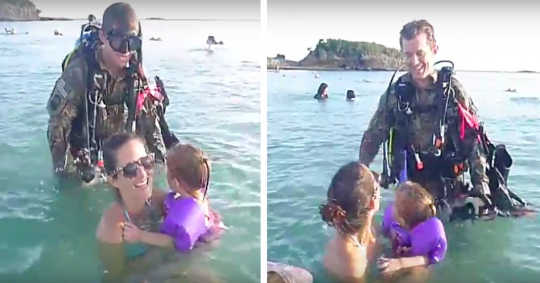 Mergulhador militar deixa família em lágrimas ao aparecer de surpresa nas férias