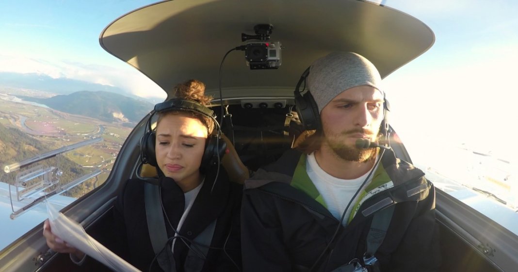 Piloto faz um dos melhores pedidos de casamento ao fingir perder o controlo do avião