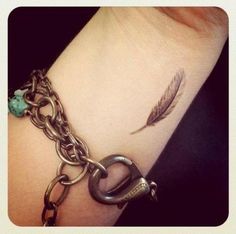 inspiringlife.pt - 16 pequenas tatuagens nas mãos para te inspirares