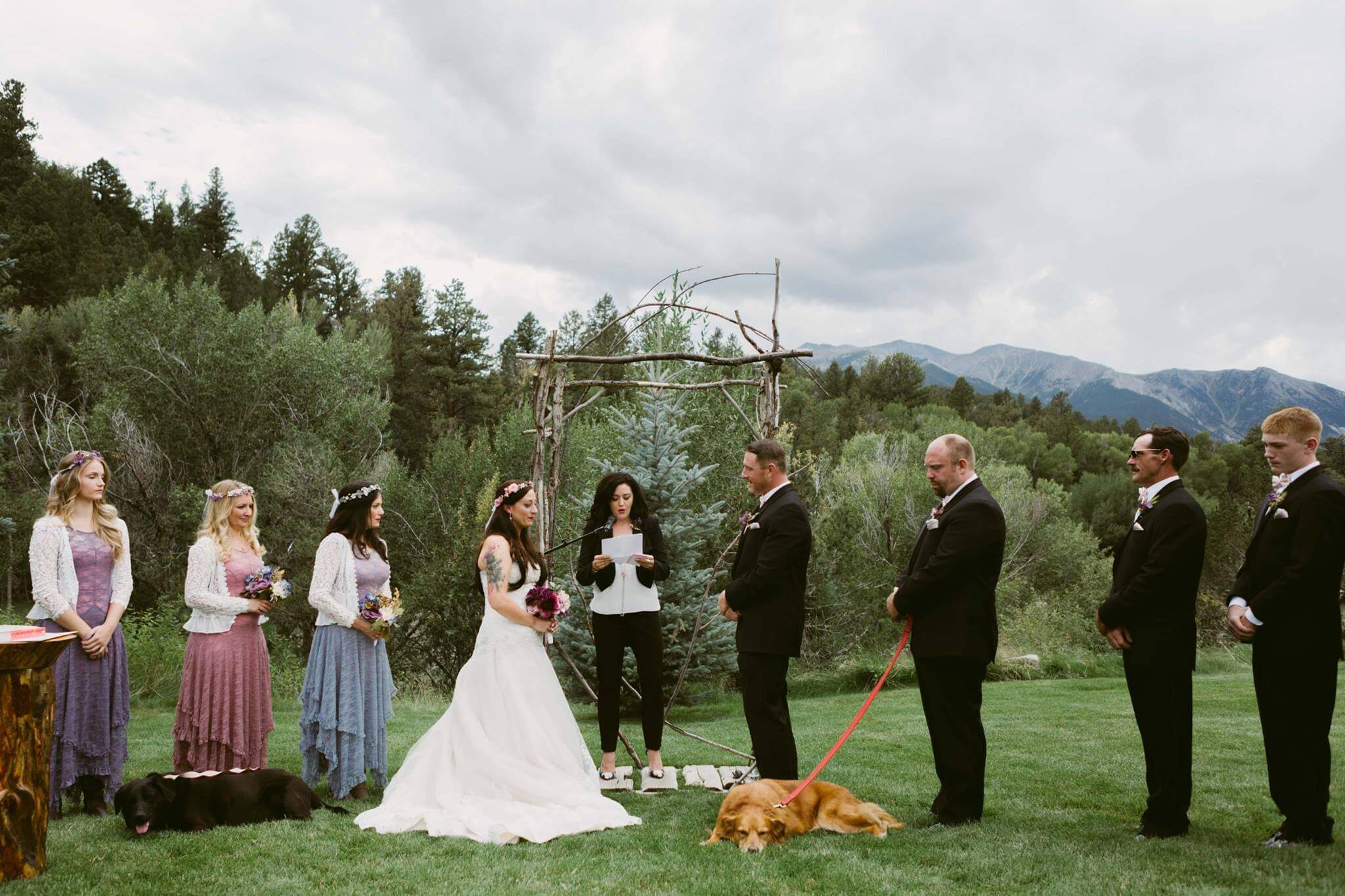 inspiringlife.pt - Cachorro com doença em fase terminal acompanha dona no seu casamento