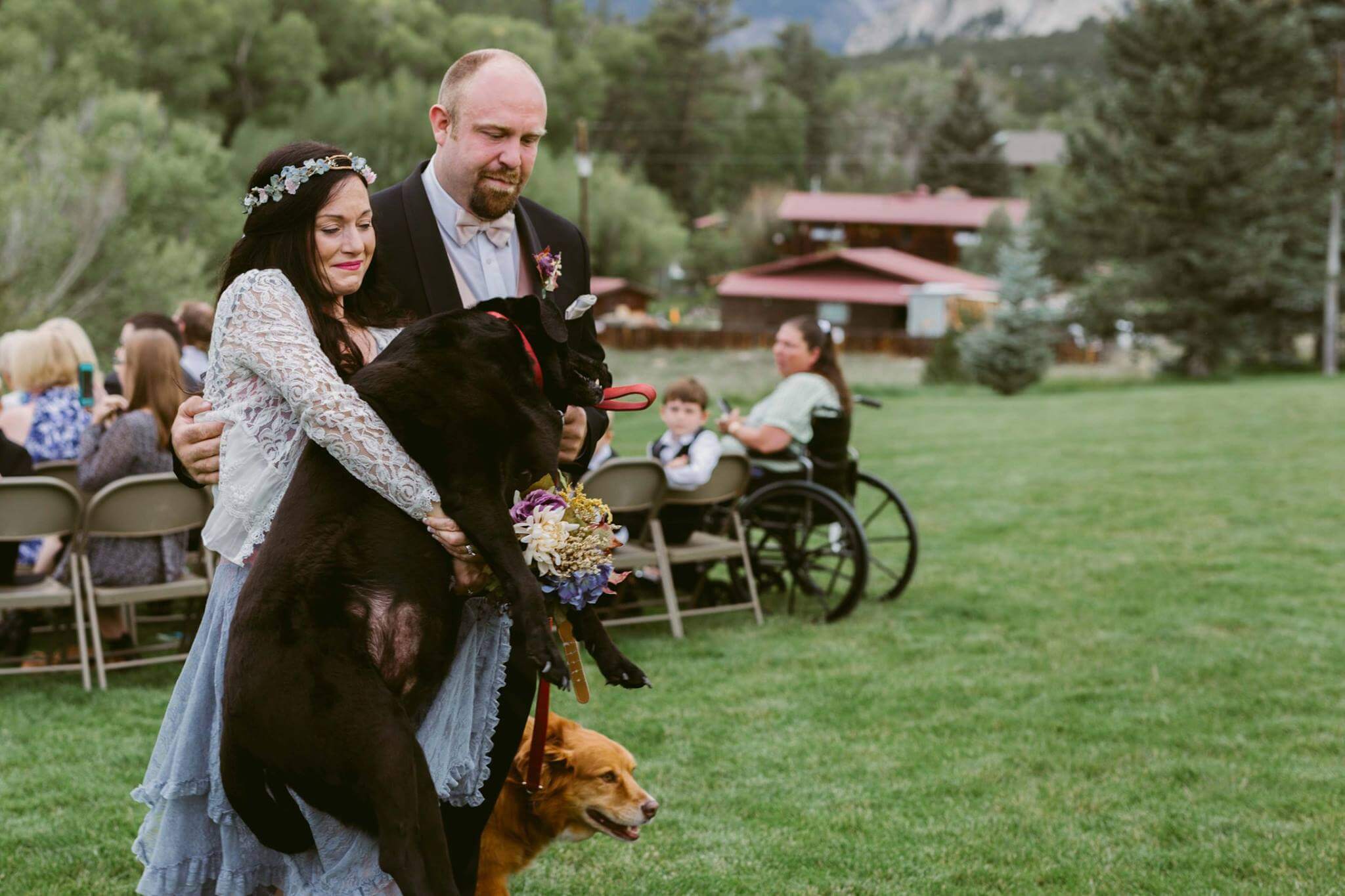 inspiringlife.pt - Cachorro com doença em fase terminal acompanha dona no seu casamento