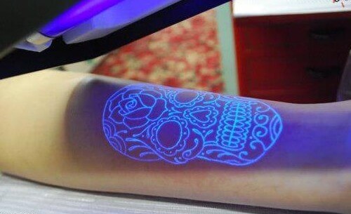 inspiringlife.pt - 23 ideias de tatuagens ultravioletas para modernizares o teu visual