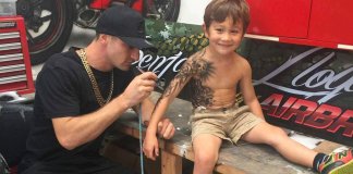 Artista tatua crianças doentes para tornar a sua estadia no hospital mais divertida