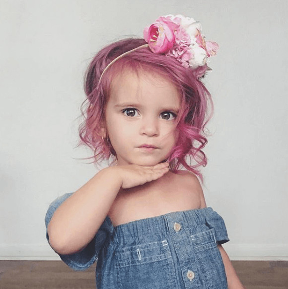 inspiringlife.pt - Mãe pinta cabelo da filha de 2 anos e gera controvérsia nas redes sociais