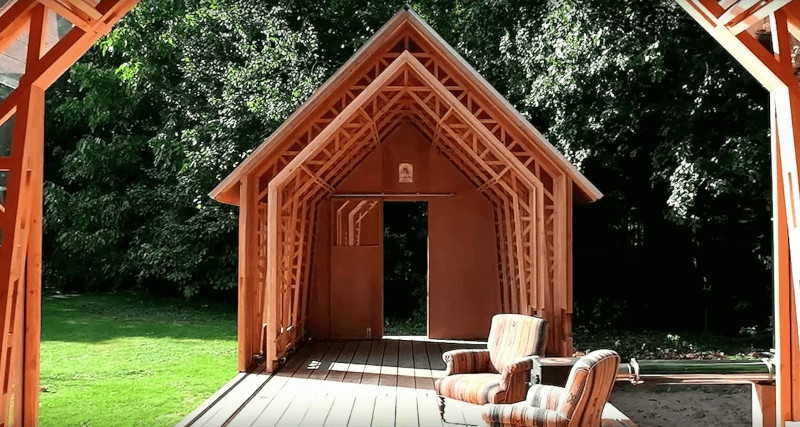 inspiringlife.pt - Mãe tinha o sonho de ter uma cabana de campo e ele construiu algo fantástico