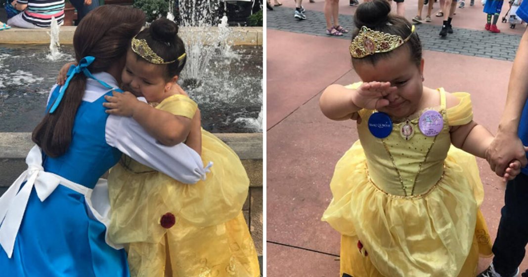 Menina cumpre sonho de visitar a disney e não contém as lágrimas