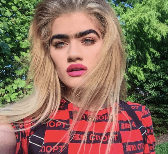 inspiringlife.pt - Modelo com "monocelha" quebra padrões de beleza e torna-se viral na internet