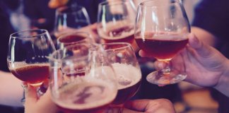 Estudo afirma que beber álcool melhora a capacidade de falar línguas estrangeiras