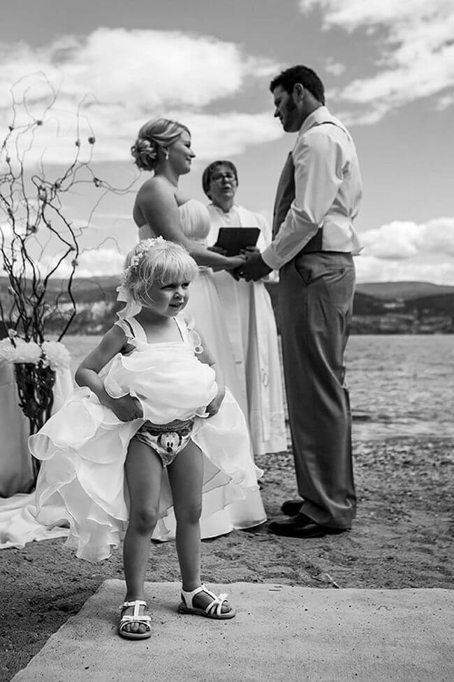 inspiringlife.pt - 21 fotografias hilariantes de crianças em casamentos