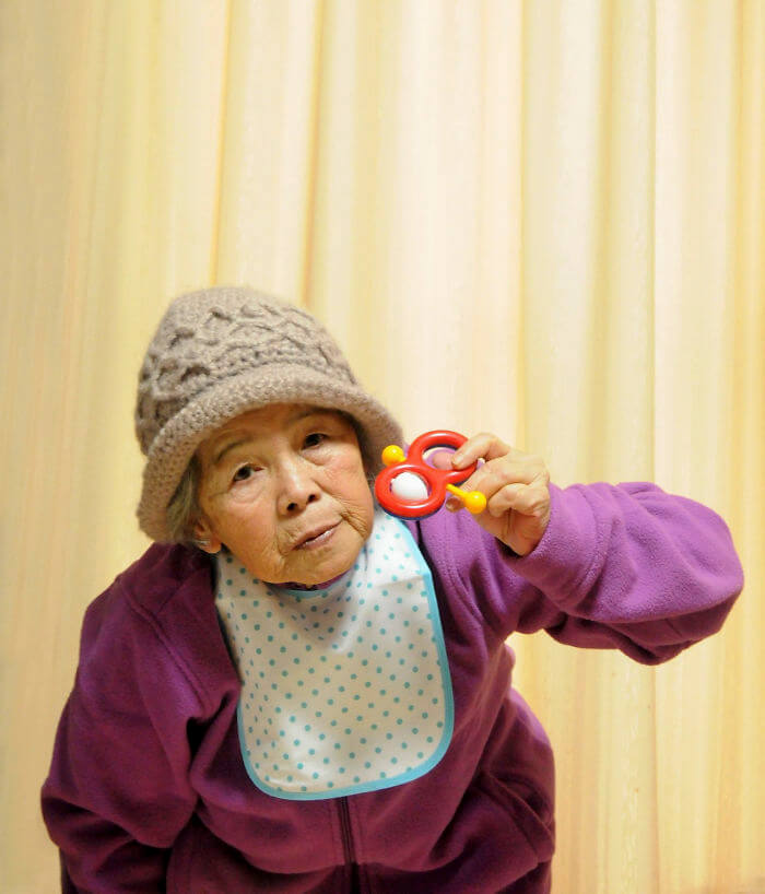 inspiringlife.pt - Japonesa idosa de 89 anos "descobre" a fotografia e torna-se viral com os seus retratos hilariantes