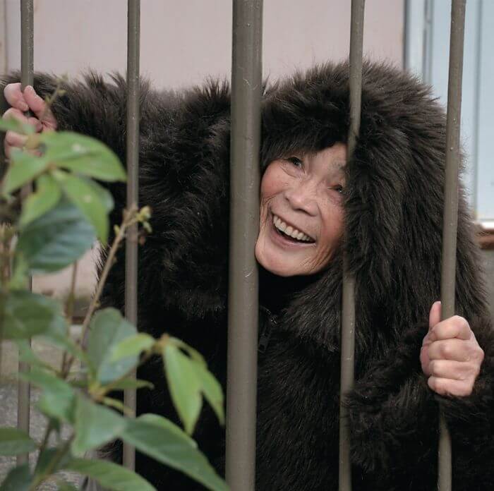 inspiringlife.pt - Japonesa idosa de 89 anos "descobre" a fotografia e torna-se viral com os seus retratos hilariantes