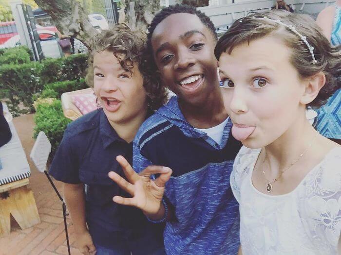 inspiringlife.pt - 26 momentos divertidos do elenco da série "Stranger Things" fora das gravações