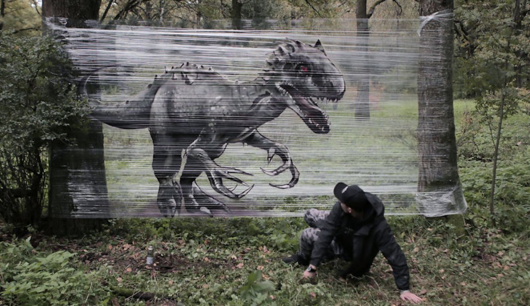 Artista de “Cellograffiti” leva a arte urbana para a natureza numa série de graffitis em plástico absolutamente fantásticos