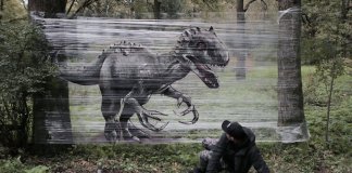 Artista de “Cellograffiti” leva a arte urbana para a natureza numa série de graffitis em plástico absolutamente fantásticos