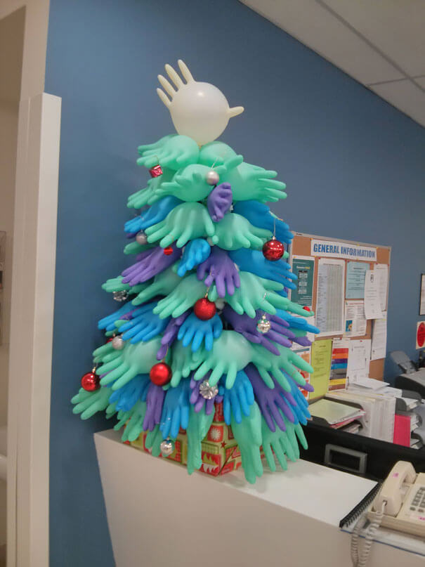 inspiringlife.pt - 30 decorações de Natal em hospitais que provam que o pessoal médico é o mais criativo