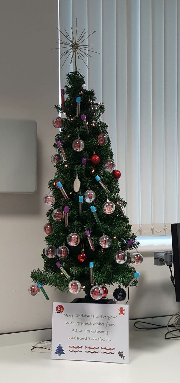 inspiringlife.pt - 30 decorações de Natal em hospitais que provam que o pessoal médico é o mais criativo