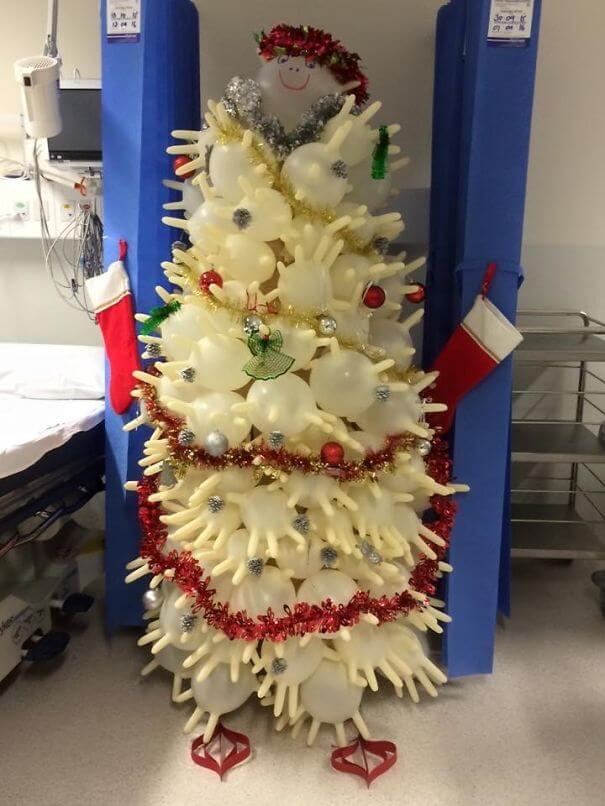 inspiringlife.pt - 30 decorações de Natal em hospitais que provam que o pessoal médico é o mais criativo