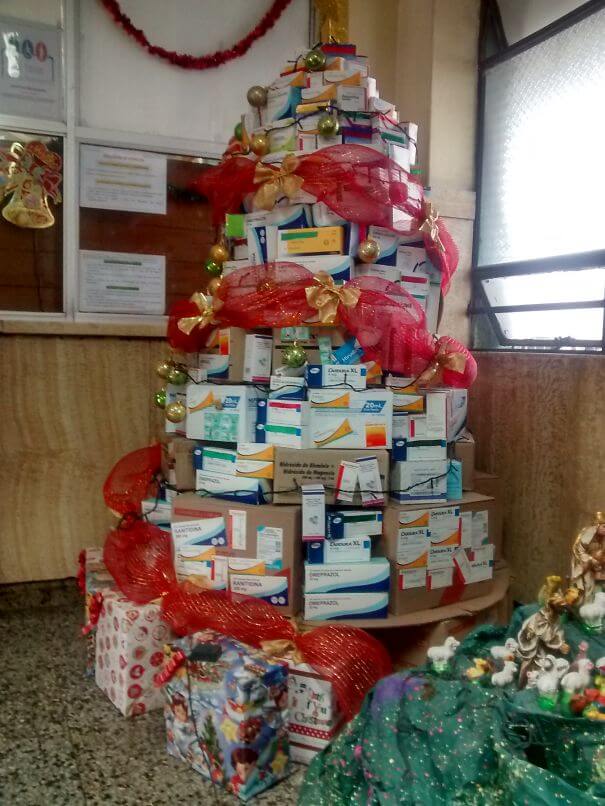 inspiringlife.pt - 30 decorações de Natal em hospitais que provam que o pessoal médico é o mais criativo