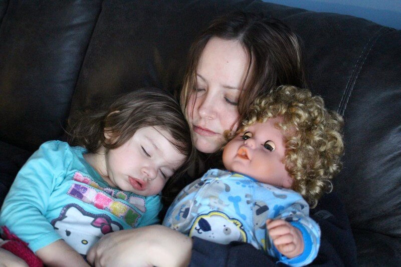 inspiringlife.pt - Doença rara faz com que menina de 3 anos apenas precise de dormir 90 minutos por dia