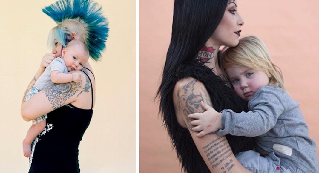 Fotógrafa faz fantástica sessão fotográfica com mães tatuadas para quebrar tabus sobre a maternidade e tatuagens