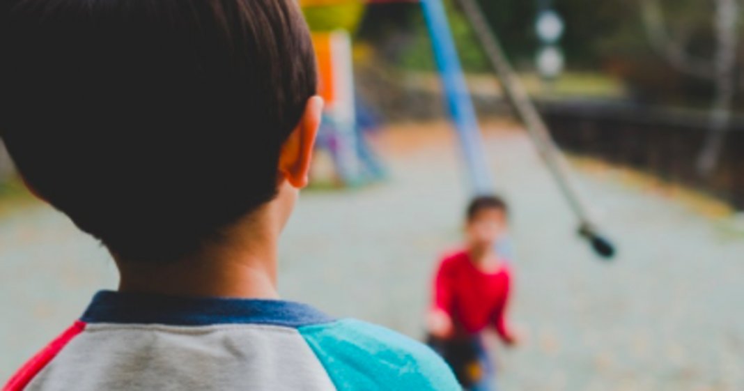 Menino de 11 anos torna-se herói ao cuidar dos irmãos mais novos depois dos pais os abandonarem