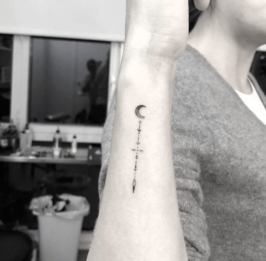 inspiringlife.pt - 14 micro-tatuagens fantásticas para quem não gosta de dar nas vistas