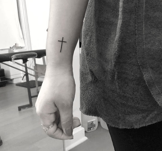 inspiringlife.pt - 14 micro-tatuagens fantásticas para quem não gosta de dar nas vistas