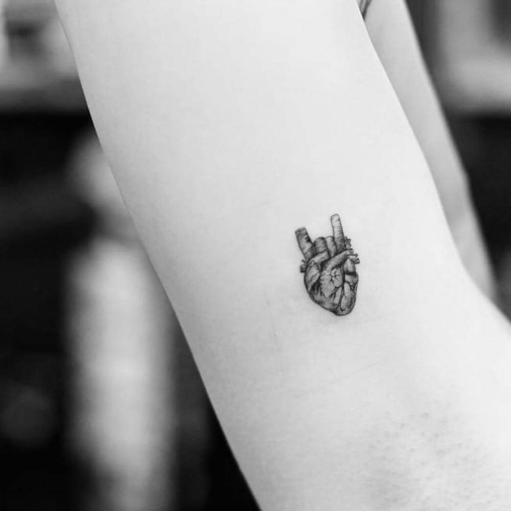 inspiringlife.pt - 14 micro-tatuagens fantásticas para quem não gosta de dar nas vistas