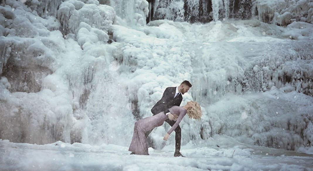 Casal enfrenta o frio extremo para a sessão fotográfica do noivado e o resultado não podia ser melhor