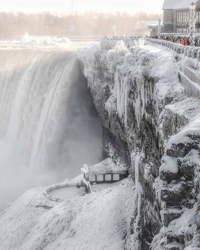 inspiringlife.pt - Frio da América do Norte transforma Cataratas do Niágara em algo absolutamente mágico