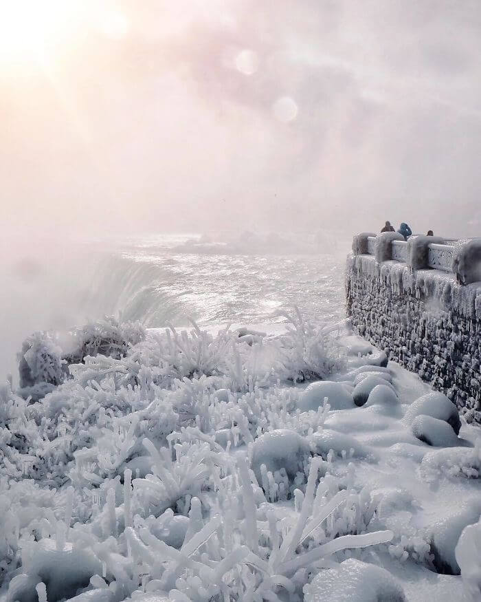 inspiringlife.pt - Frio da América do Norte transforma Cataratas do Niágara em algo absolutamente mágico